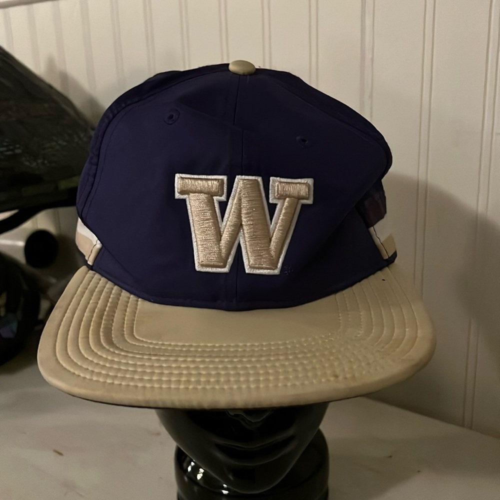 Y2K University Washington Huskies Nike SnapBack trucker hat